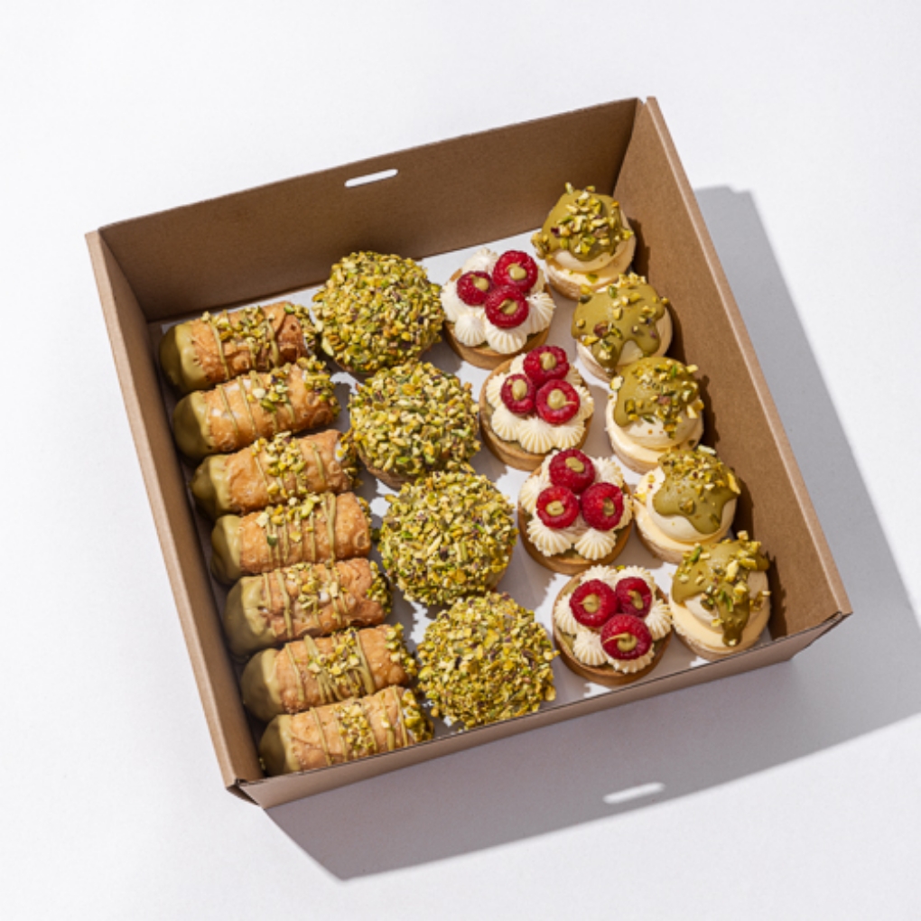 Picture of Pistachio Papi Dessert Box