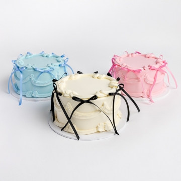 Picture of BUTTERCREAM CAKE BOW CAKE