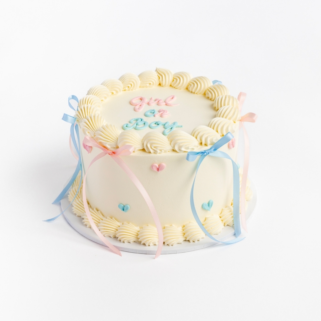 Customisable Gender Reveal Cake from LaManna with blue or pink option