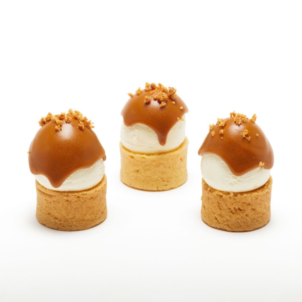 mini biscoff cheesecake tart