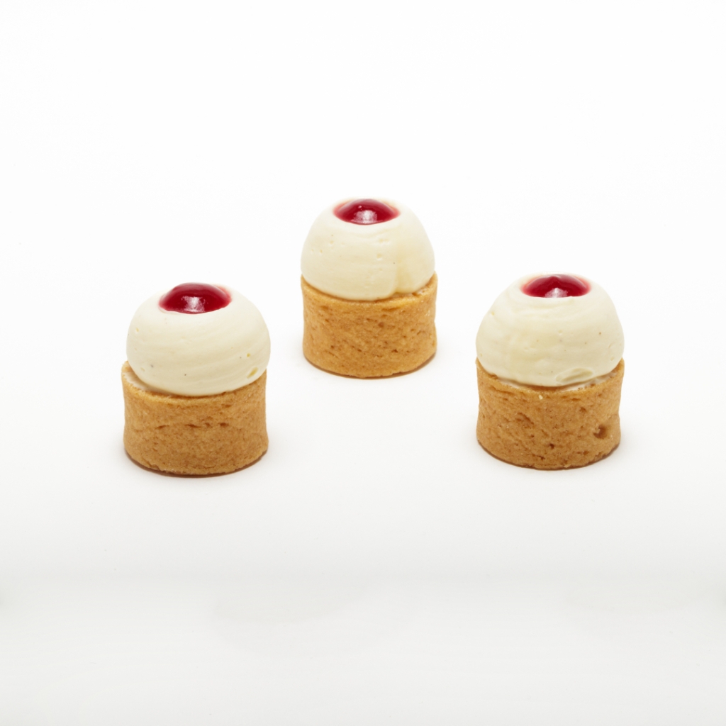 mini raspberry and white chocolate tart