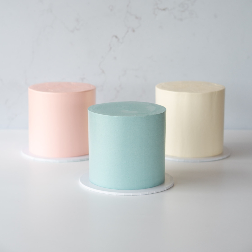 LaManna plain buttercream cake three colours