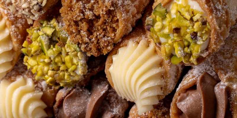 cannoli macro shot italian flavours